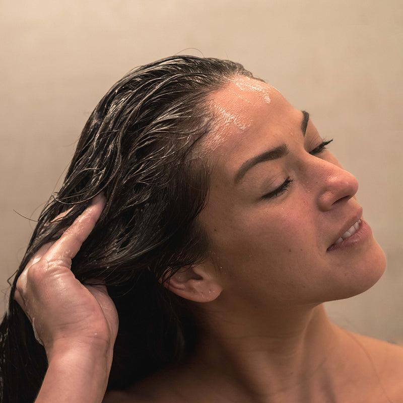 Neofollics Scalp Therapy Exfoliating Shampoo